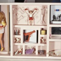Alternative view of Kelly Hensen